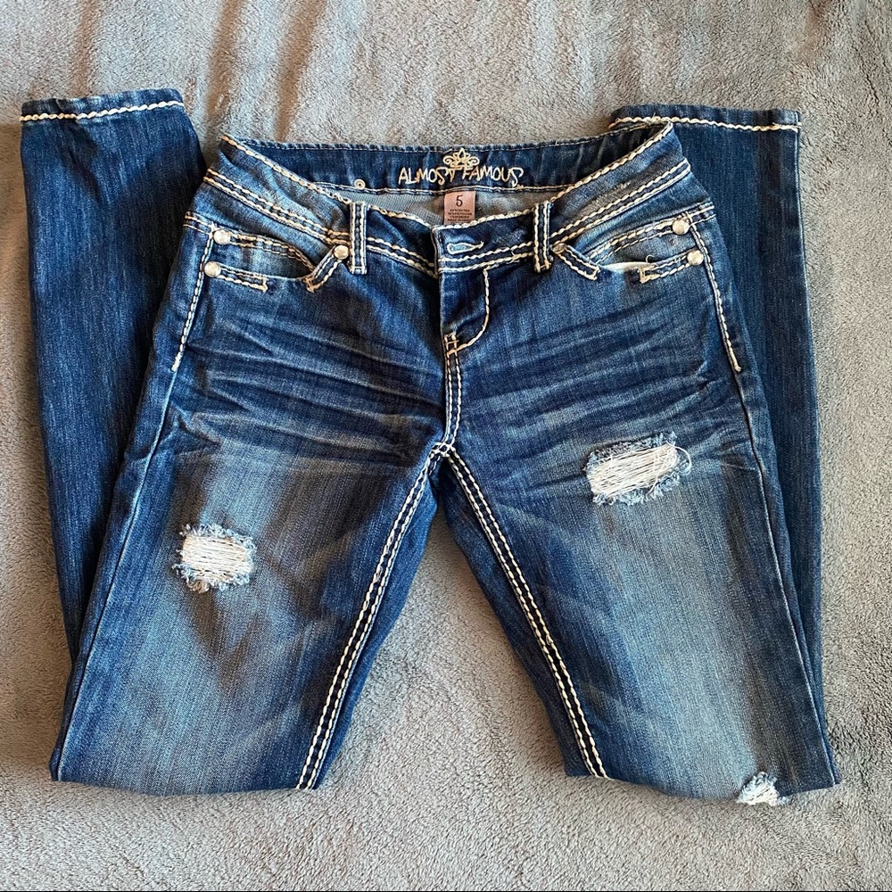 Almost Famous distressed Skinny Jeans Size 5